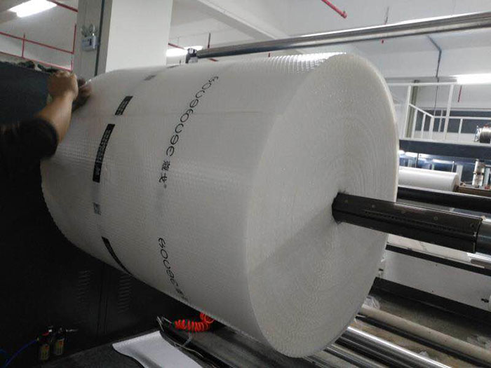 LSPE1500型全自動多層復(fù)合型氣（墊）泡膜機組 PE氣泡膜機器02